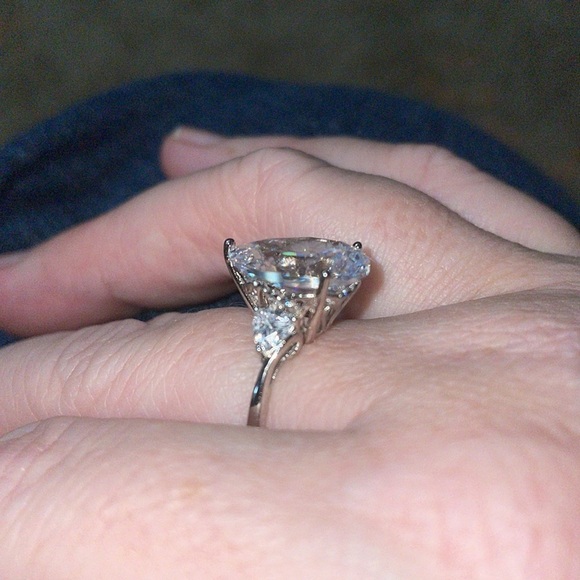 Cubic Zirconia pear shaped silver ring size 7 - Picture 7 of 11